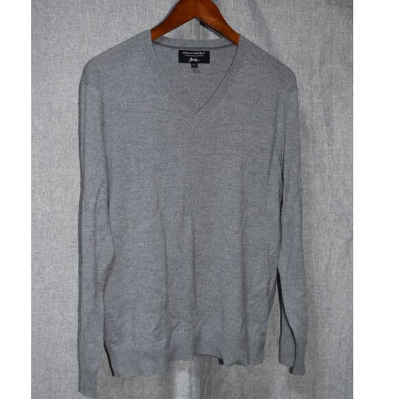 Banana Republic Italian Merino Gray V-Neck Sweater Men’s Medium - Picture 1 of 3